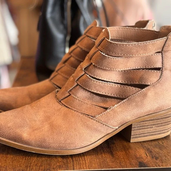 Stylish Tan Ankle Booties - Picture 5 of 6